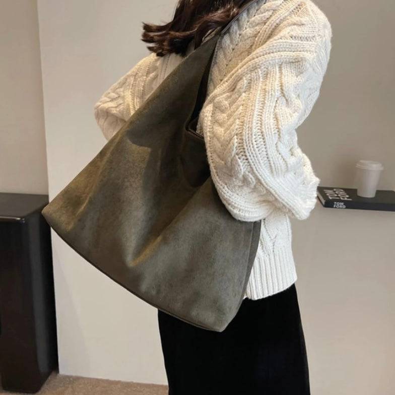 The Royal Queen - Women’s Tote Bag - Isla & Oliver