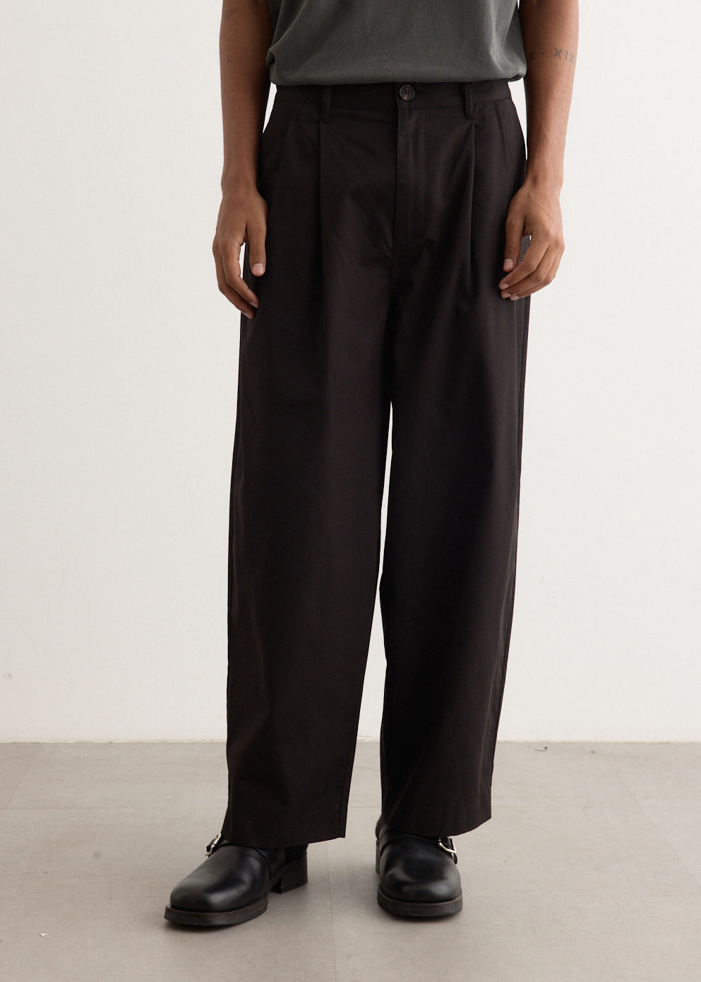 Wide Leg Pleated Pants with Cotton-Lyocell Blend and Crinkle Texture